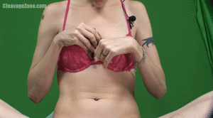 www.gtszone.com - CleavageZone  371  Carly thumbnail