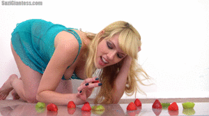 www.gtszone.com - SuziGiantess  602  Suzi thumbnail
