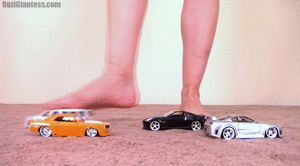 www.gtszone.com - SuziGiantess  660  Suzi thumbnail