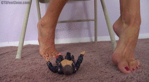 www.gtszone.com - SuziGiantess  797  Tara thumbnail