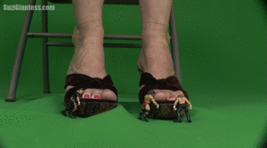 www.gtszone.com - SuziGiantess  870  Suzi thumbnail